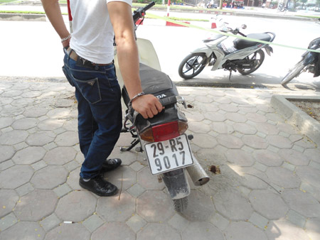 [Image: 1349054161-canh-sat-141-2.jpg]