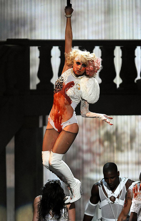 gaga4-1375093663_600x0.jpg