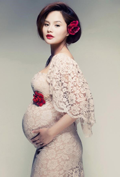 Điểm danh những bà bầu quyến rũ của showbiz Việt 6
