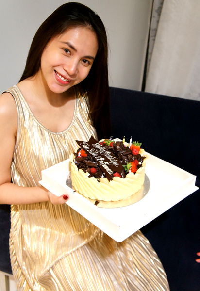 Điểm danh những bà bầu quyến rũ của showbiz Việt 7