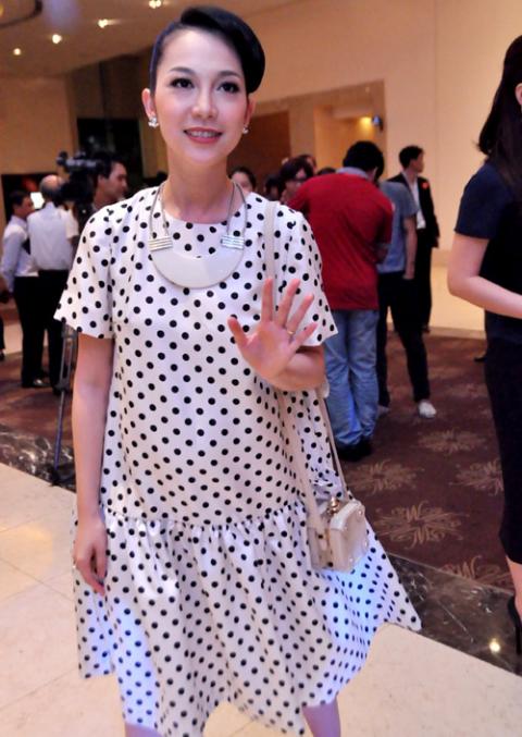 Điểm danh những bà bầu quyến rũ của showbiz Việt 15