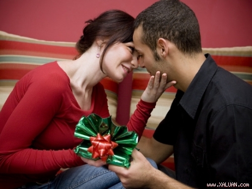 Phụ nữ thích được tặng quà gì nhất?