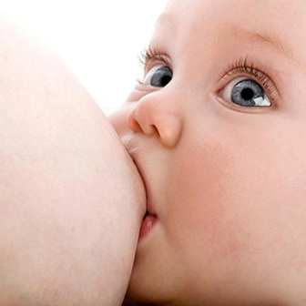 Bú sữa mẹ cũng là một đường lây HIV