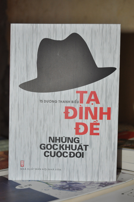 Sách Tạ Đình Đề - những góc khuất cuộc đời.
