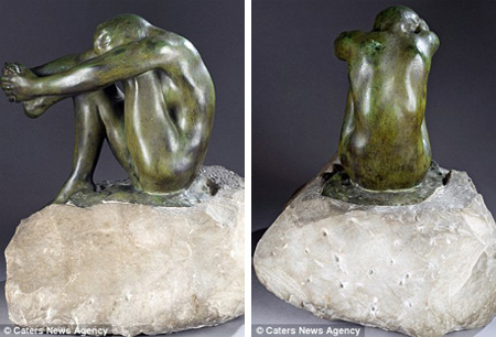 Đây là một trong nhiều phiên bản của bức tượng có tên “Nỗi tuyệt vọng”.