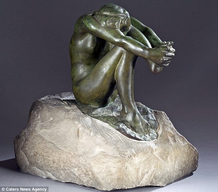 Bức tượng đồng đã bị bỏ quên suốt nhiều năm.