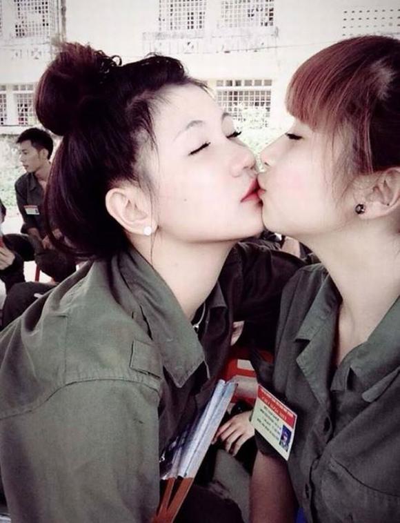 100+ hình ảnh hai cô gái hôn nhau - hinhanhsieudep.net