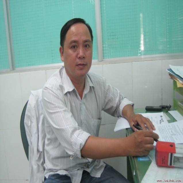 Ông Huỳnh Bé Em giải thích với PV. Ảnh Ái Minh.