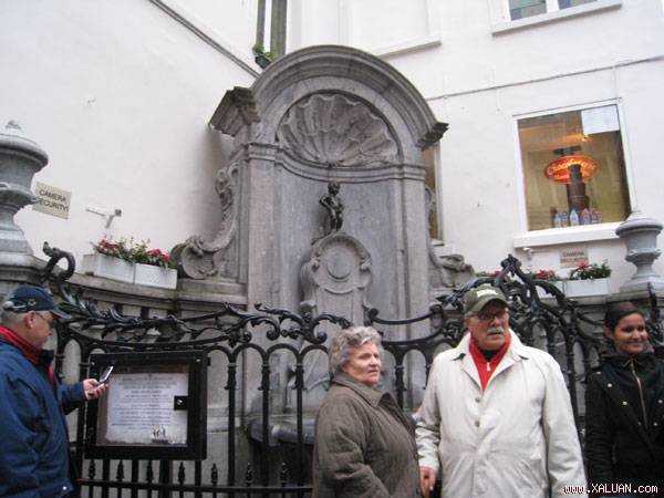 Bức tượng “Manneken Pis” đặt ở thủ đô Brossels (Bỉ).