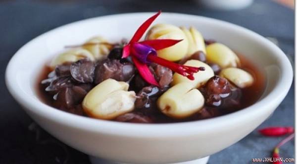 Chè hạt sen - đậu đỏ giúp người thon thả.
