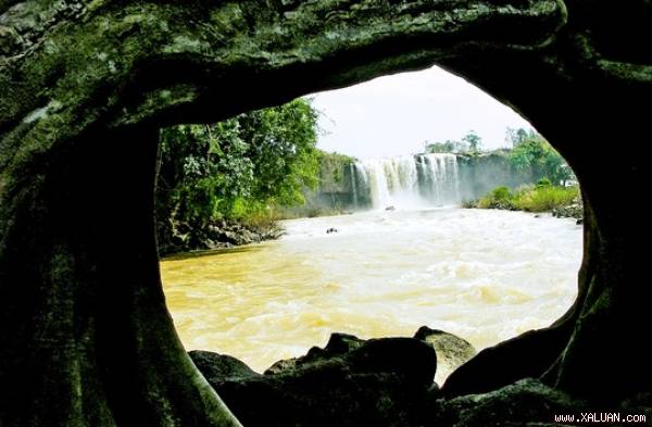 Các nhà khoa học Việt Nam và Nhật Bản đã có những thông tin ban đầu về hệ thống hang động núi lửa dài nhất Đông Nam Á