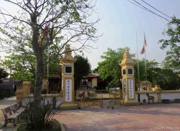 Đền làng Hiếu (phường Nghi Hải, thị xã Cửa Lò, Nghệ An) có lịch sử hơn 300 năm.