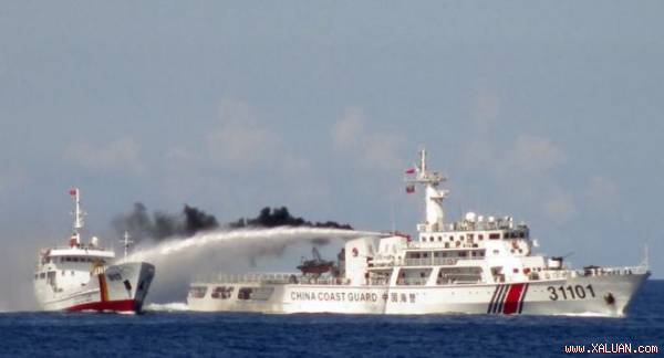 Tàu Hải cảnh Trung Quốc tấn công tàu cảnh sát biển Việt Nam trong vụ đưa giàn khoan Hải Dương 981 xâm phạm vùng đặc quyền kinh tế và thềm lục địa của Việt Nam hồi tháng 5/2014.
