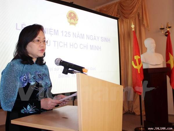 Đại sứ Nguyễn Thị Hoàng Anh phát biểu tại lễ kỷ niệm. (Ảnh: Mạnh Hùng/Vietnam+)