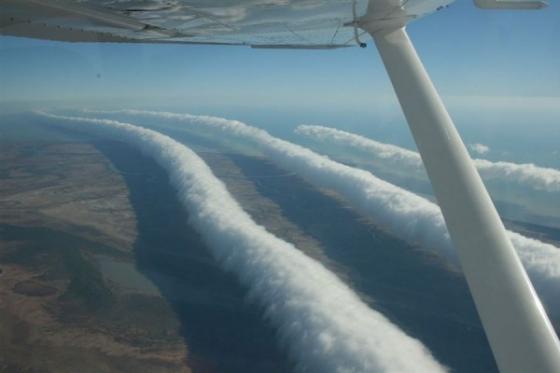 Những đám mây dải tuyệt đẹp trên bầu trời Morning Glory, Far North Queensland.