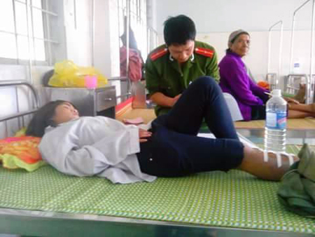 Công an xã bồi thường 500.000 đồng vì  làm dân bị thương
