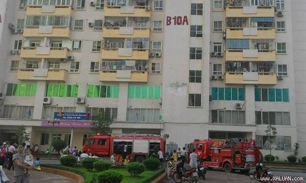 Hà Nội: Chập điện cháy chung cư, hàng trăm người dân tháo chạy