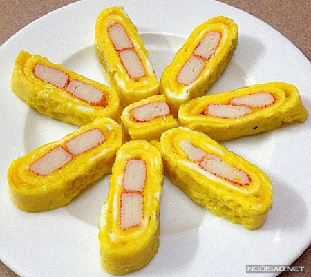 Trứng cuộn thanh cua thơm ngon và đẹp mắt