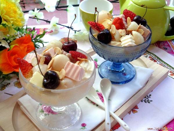 Món chè khúc bạch thanh mát đẹp mắt hấp dẫn bé yêu