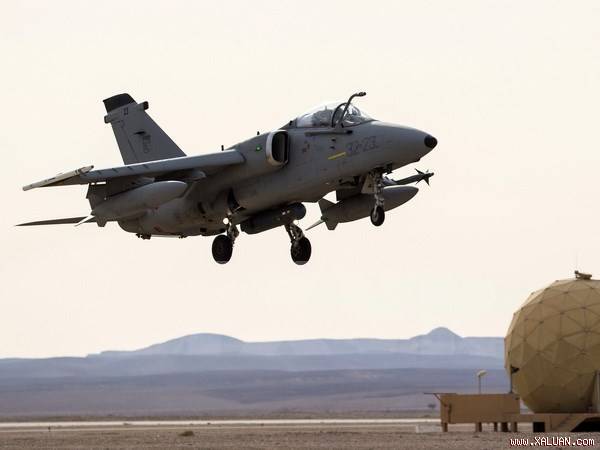 Máy bay chiến đấu AMX của Italy.