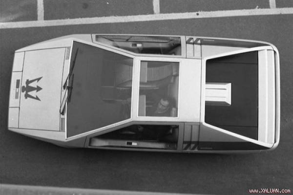 Boomerang là một mẫu concept siêu xe ra đời vào thập niên 70, khi Maserati vừa được hãng Citroen của Pháp mua lại không lâu.