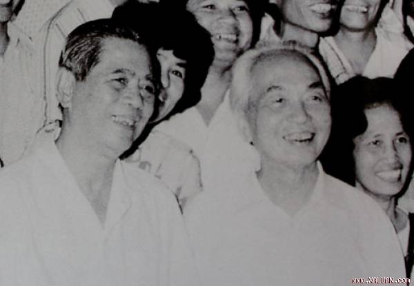 Tổng bí thư Nguyễn Văn Linh và Đại tướng Võ Nguyên Giáp. Ảnh tư liệu.