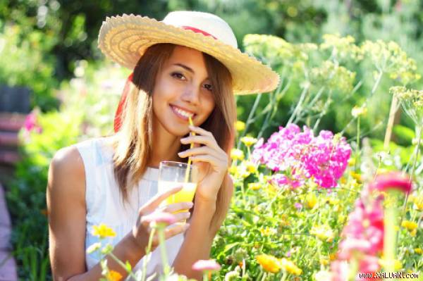 Nước chanh vừa dễ chế biến, rẻ tiền lại giúp bạn thanh lọc cơ thể hiệu quả.