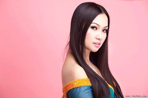Ít người biết Hà Phương - em gái ca sỹ Cẩm Ly được mệnh danh là người Việt giàu nhất thế giới.