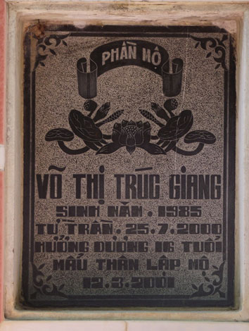 Bia mộ của Võ Thị Trúc Giang.