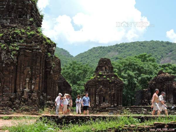 Ngỡ ngàng vẻ đẹp cổ kính rêu phong tháp cổ Mỹ Sơn
