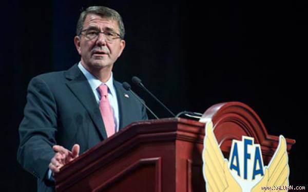 Bộ trưởng Quốc phòng Ashton Carter phát biểu tại Hiệp hội không quân Mỹ. Ảnh USAF