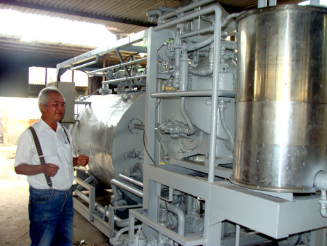 Máy ép dầu điều.