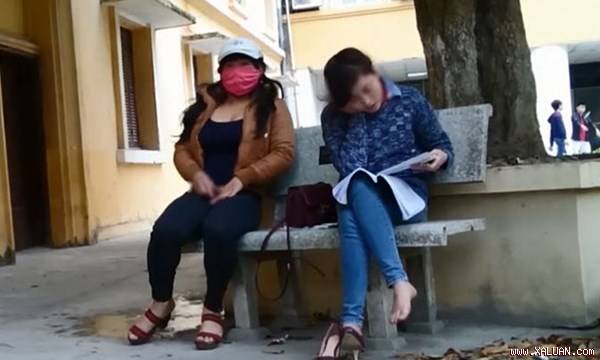 Kẻ bệnh hoạn giả gái làm trò đồi bại cạnh nữ sinh