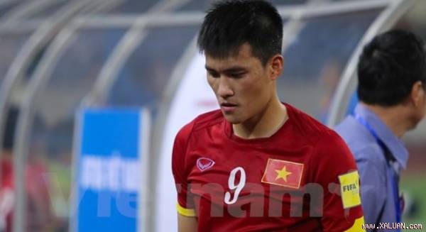 Lê Công Vinh buồn bã sau thất bại trước Thái Lan. (Ảnh: Minh Chiến/Vietnam+)