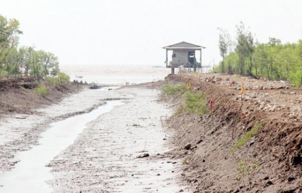 Khu vực ngư dân phát hiện thi thể nữ sinh gần bãi biển Nhà Mát, TP Bạc Liêu. Ảnh: Việt Tường