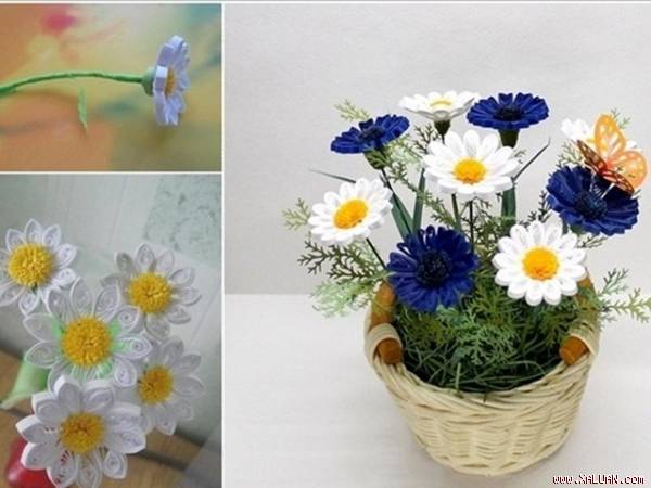 Sau khi hoàn thành những bông hoa cúc, bạn cắm vào chiếc giỏ nhỏ xinh, xen kẽ thêm những chiếc lá nhựa sẽ được một giỏ hoa xinh xắn  để trang trí rồi đấy!
