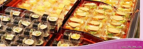  Bạn có tin chỉ với giá 5.000 đồng, bạn đã có thể mua về được cuốn sushi cực ngon, được làm đậm chất Nhật Bản.