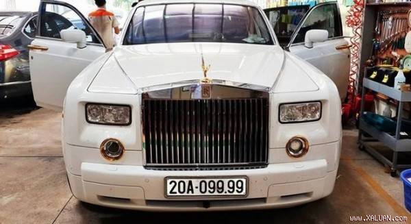 Xe siêu sang Rolls royce Phantom mang biển số tứ quý 9 rất đẳng cấp và sang trọng tại Thái Nguyên. Chiếc xe xuất hiện ở đâu cũng gây chú ý.