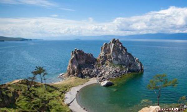 Hồ Baikal là điểm du lịch hấp dẫn với hệ sinh thái đa dạng.