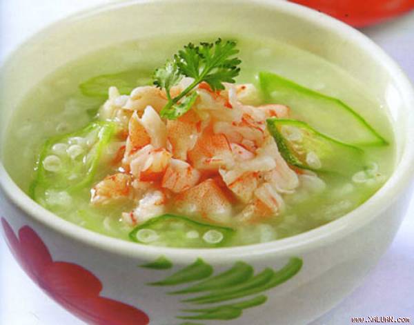 Nhấn vào ảnh để phóng to Trẻ cần ăn đầy đủ 4 nhóm chất: đạm, tinh bột, rau xanh và chất béo. (Ảnh minh họa)