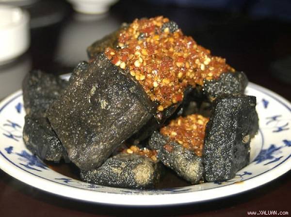 Đậu phụ thối màu đen và có mùi khá khó ăn