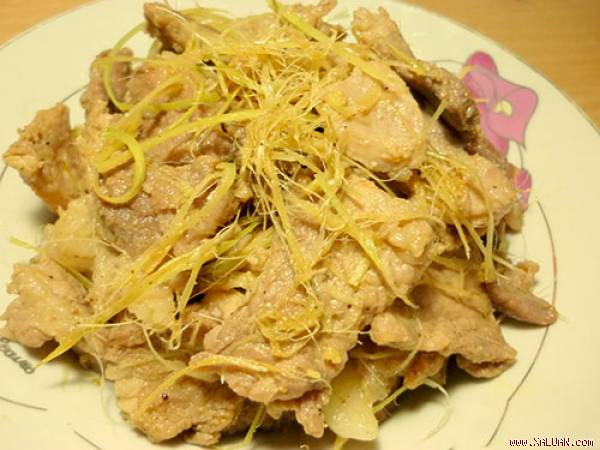   Thịt lợn rang sả làm cực đơn giản mà ngon.