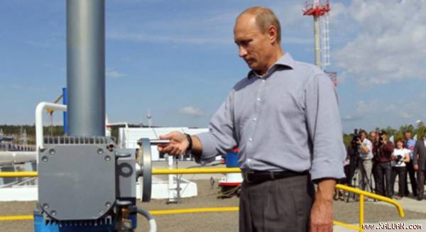 Tổng thống Nga Vladimir Putin sẽ còn phải đau đầu vì giá dầu giảm.