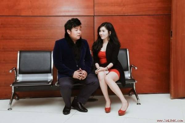 Quang Lê lần đầu công khai tình tứ “người tình tin đồn“