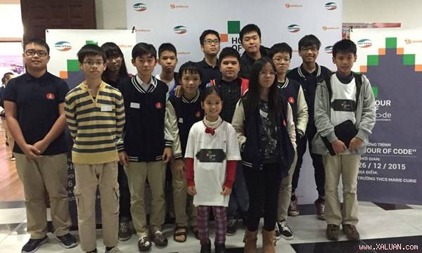 Những học sinh Trường Marie Curie tham gia chương trình Hour of Code.