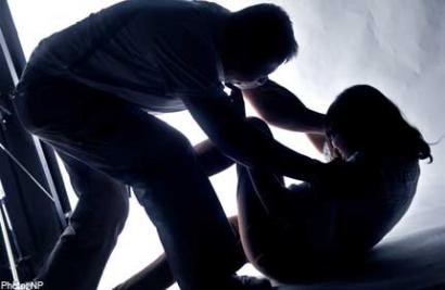 5 nam sinh lớp 9 khống chế cô giáo hiếp dâm gây chấn động