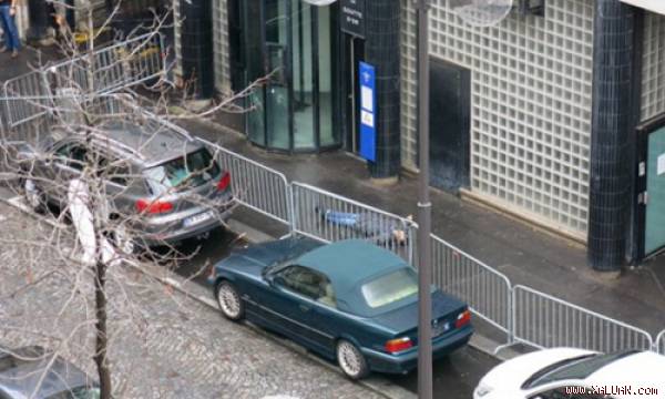 Hiện trường vụ việc ở đồn cảnh sát phía bắc Paris.