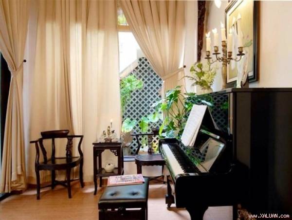 Không gian Thúy Nga dành để thư giãn trong nhà với chiếc đàn piano