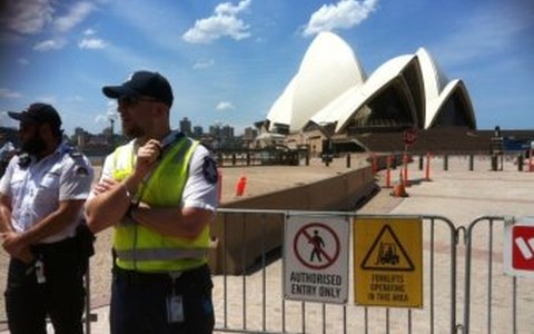  Cảnh sát Sydney phong tỏa khu vực Nhà hát Opera do lo ngại có bom. (Ảnh: ABC News)