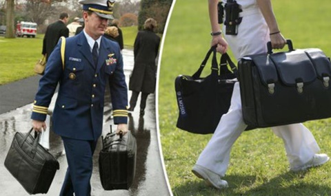 Chiếc cặp đen luôn đồng hành cùng Tổng thống Mỹ trong các chuyến đi